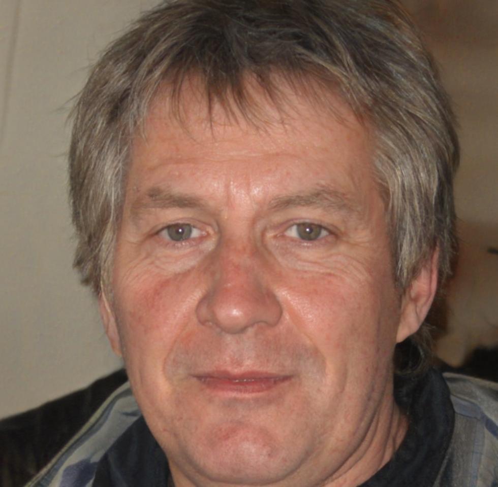 Portrait de Marc Dubois, conseiller financier expert